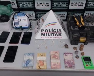 SUSPEITOS POR TRÁFICO DE DROGAS NO BAIRRO AZEMBEQUE