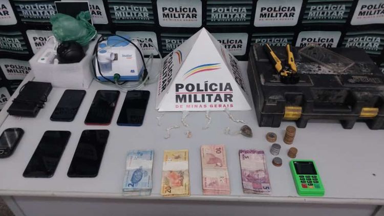 SUSPEITOS POR TRÁFICO DE DROGAS NO BAIRRO AZEMBEQUE