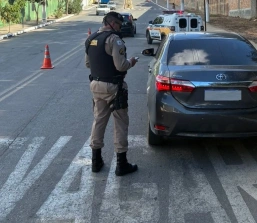 Polícia Militar promove ações educativas do maio amarelo em Nova Serrana.