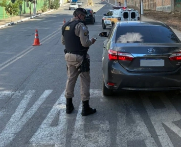 Polícia Militar promove ações educativas do maio amarelo em Nova Serrana.