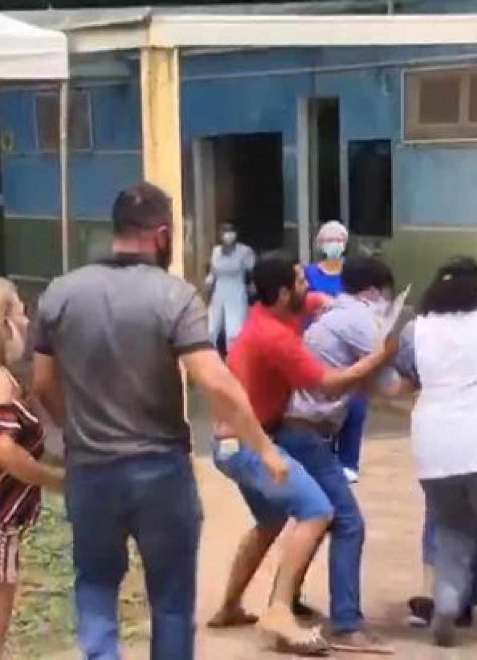 Jornalistas são agredidos enquanto faziam matéria em um PAM na cidade de Prata, no Triângulo Mineiro