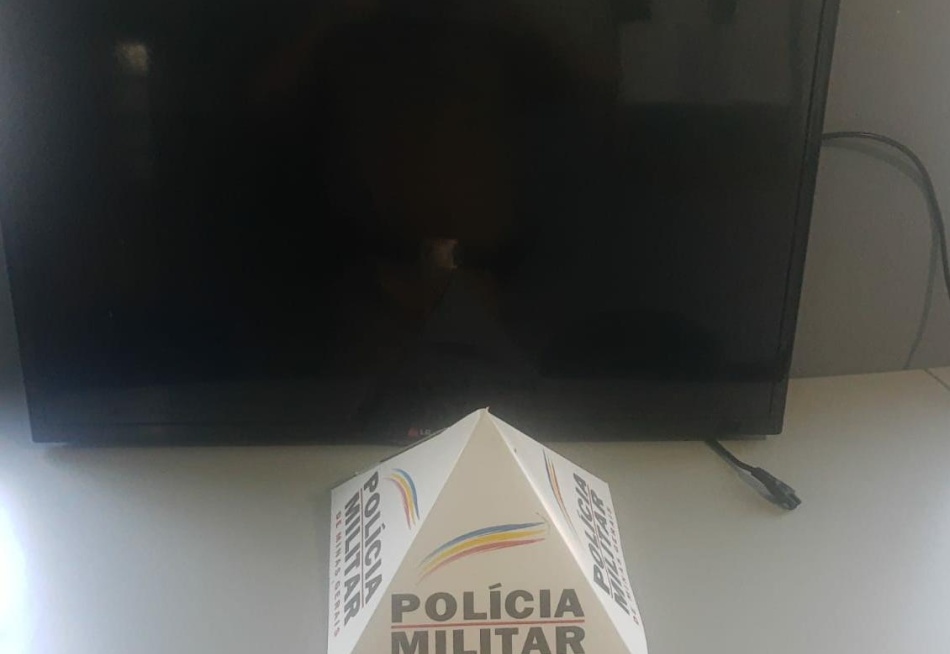 Polícia Militar prende infrator que furtou aparelho de TV e tentou furtar caminhonete em Onça do Pitangui