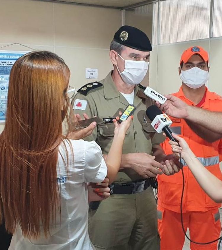 Polícia Militar, Corpo de Bombeiros e autoridades municipais concedem entrevistas para falar das ações adotadas durante a vigência da Onda Roxa