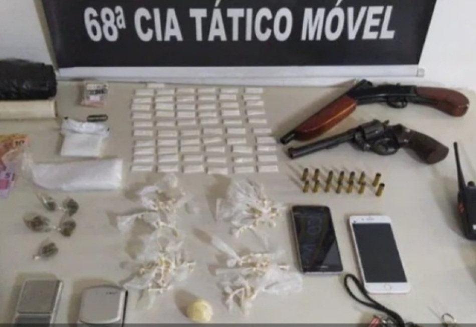 Homens são presos em Nova Serrana com drogas, armas e vários outros objetos