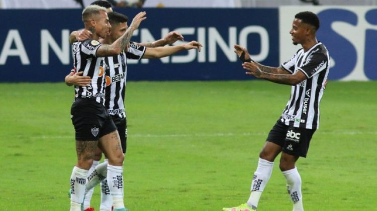 Atlético vence o Palmeiras e abre cinco pontos de vantagem na liderança do Campeonato Brasileiro