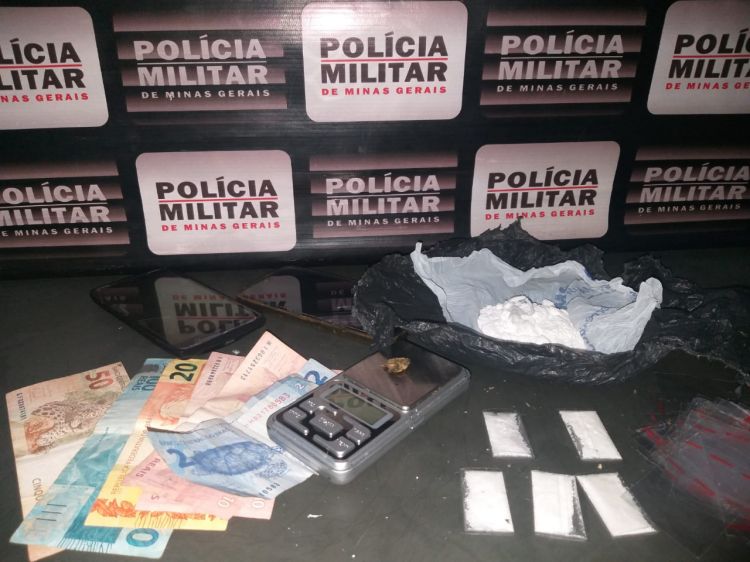 Dupla é detida em Bom Despacho por envolvimento com o tráfico de drogas