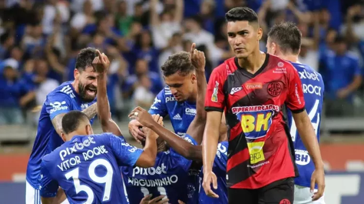 Cruzeiro goleia o Pouso Alegre e assume a vice-liderança do Campeonato Mineiro