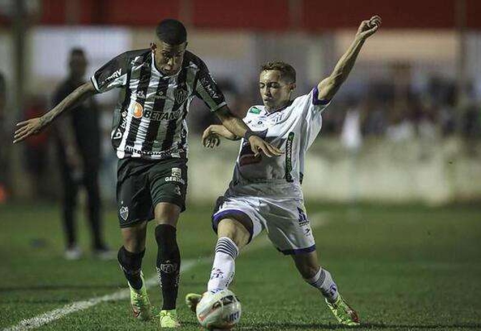 Atlético é derrotado pela URT e Cruzeiro assume a liderança do Campeonato Mineiro
