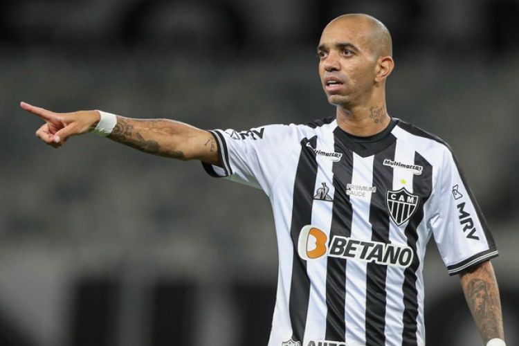 Diego Tardelli renovou contrato com o Atlético por mais três meses