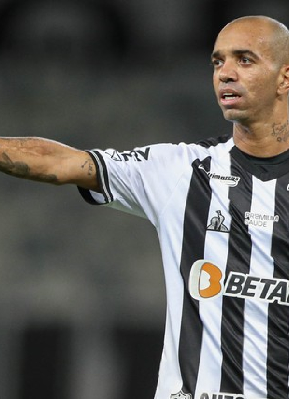 Diego Tardelli renovou contrato com o Atlético por mais três meses
