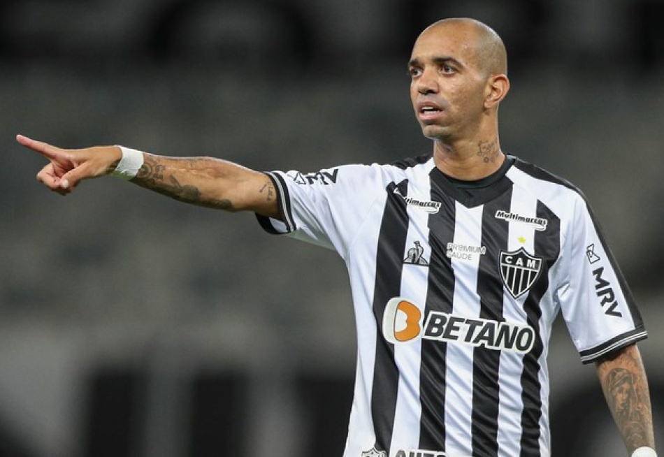 Diego Tardelli renovou contrato com o Atlético por mais três meses