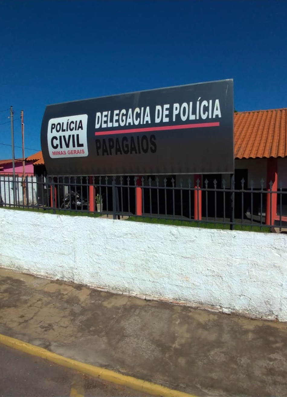 Adolescente acusado de pichar muro da Delegacia de Polícia Civil é preso em Papagaios