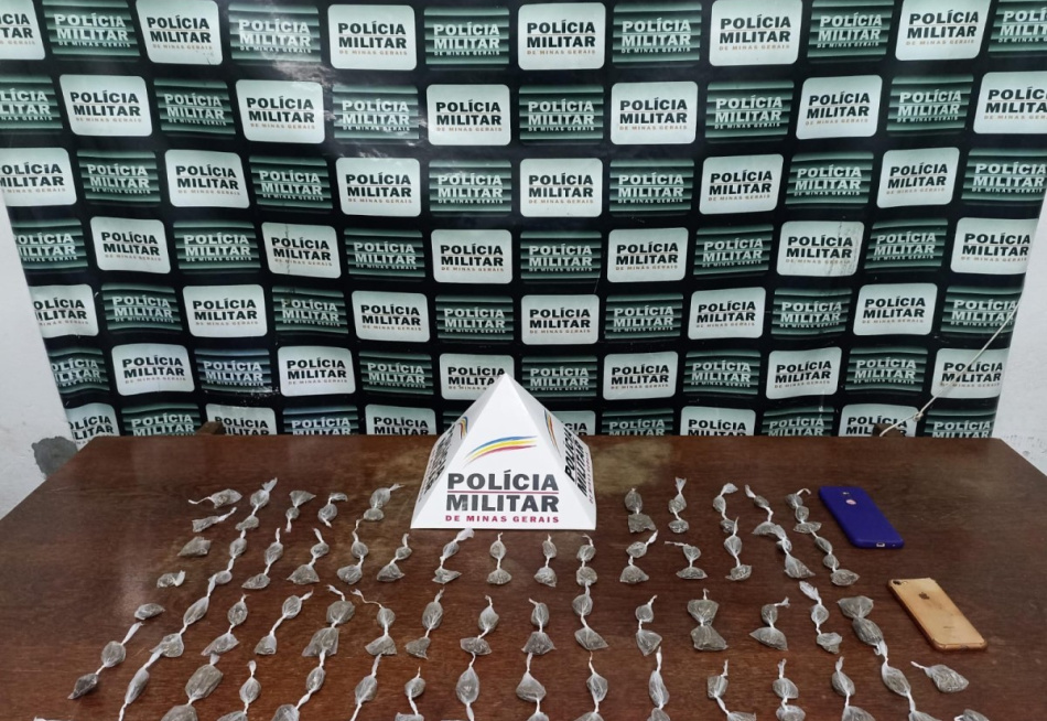 Pará de Minas – Polícia Militar apreende adolescente suspeito de envolvimento com tráfico de entorpecentes no bairro Cecília Meireles