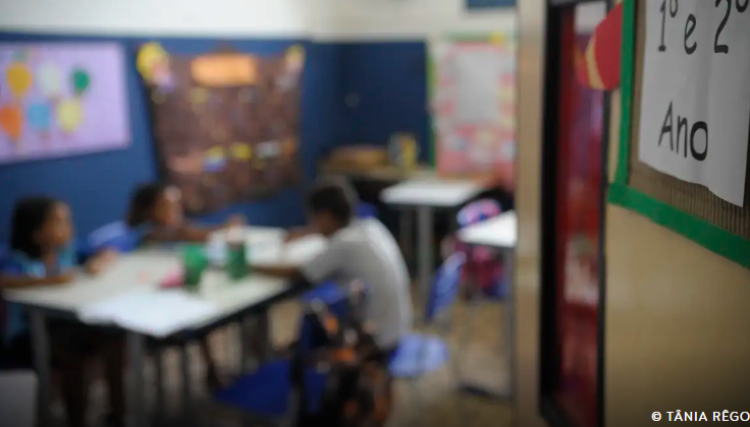 Educação deve ser direito, não herança de classe, diz especialista