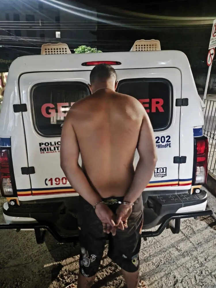 POLÍCIA MILITAR APREENDE PÉS DE MACONHA E PRENDE DOIS SUSPEITOS POR TRÁFICO EM CLÁUDIO