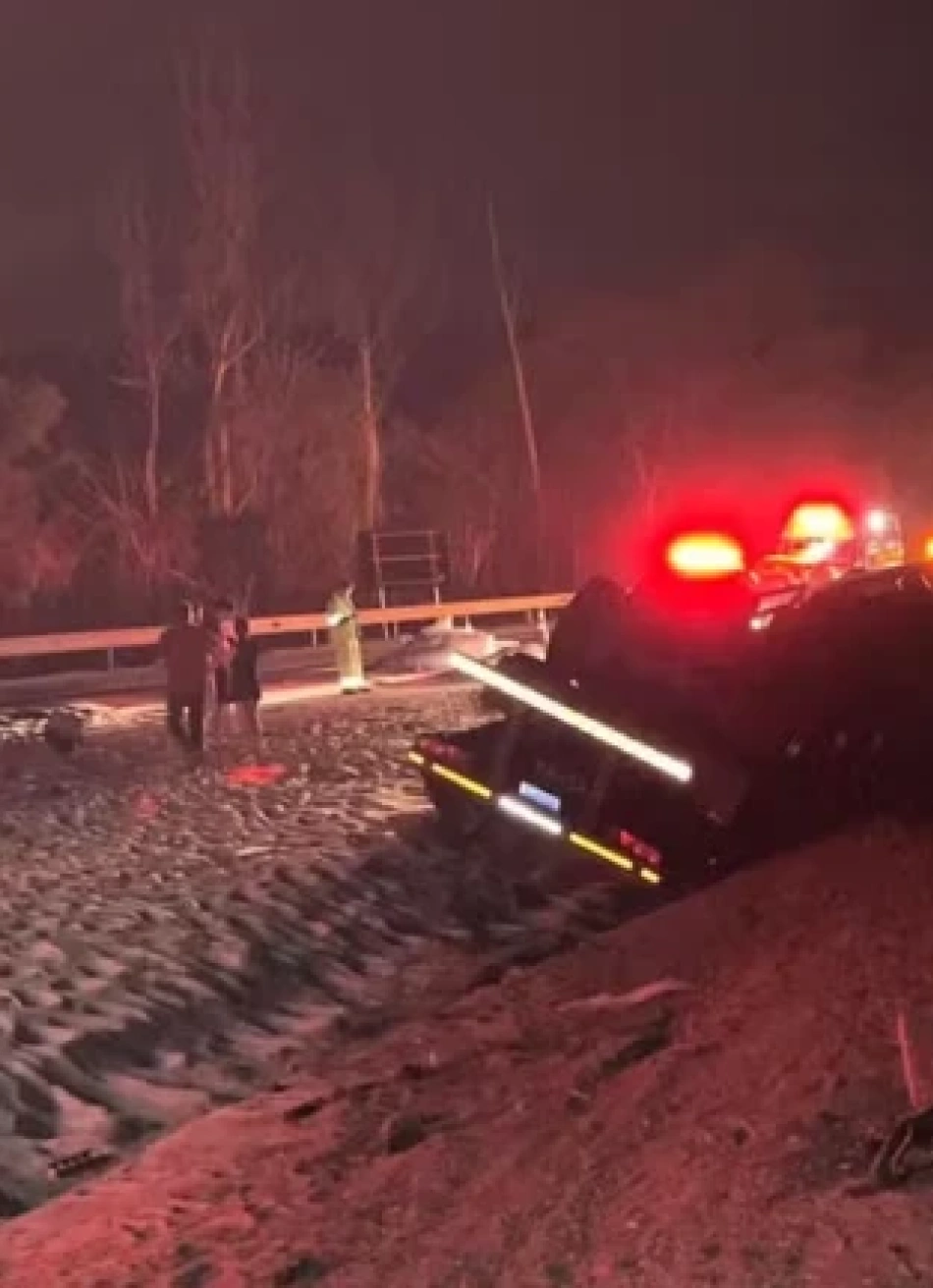 Caminhoneiro morre em tombamento na BR-262; carga de arroz causa capotamento de carro