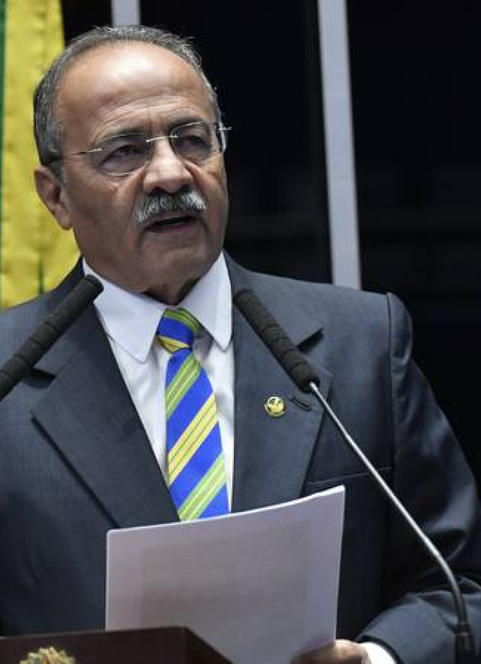 Bolsonaro confirma afastamento de senador pego em operação da Polícia Federal com dinheiro na cueca