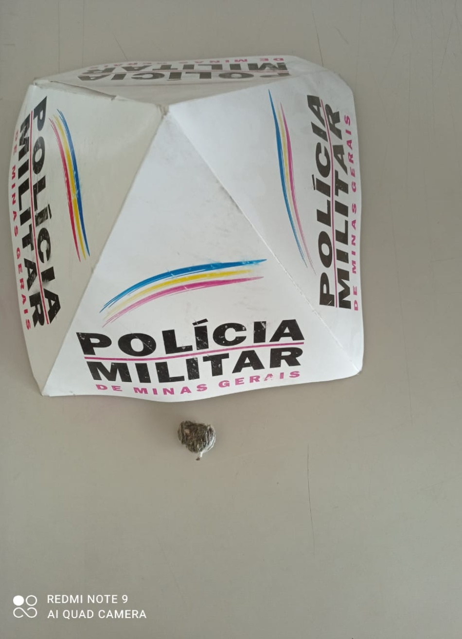 Homem é preso em Bom Despacho com um bucha de maconha