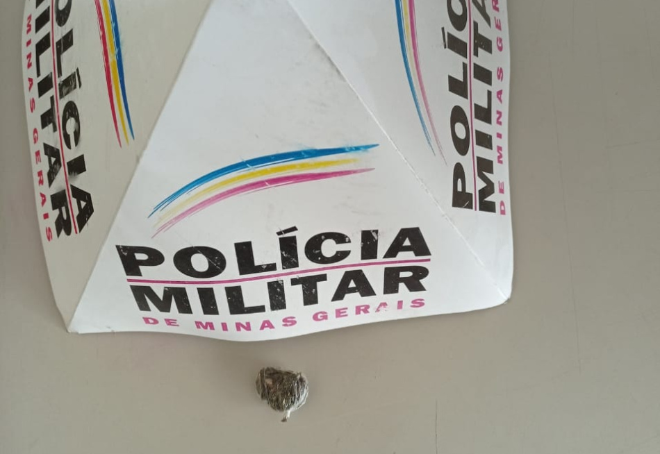 Homem é preso em Bom Despacho com um bucha de maconha