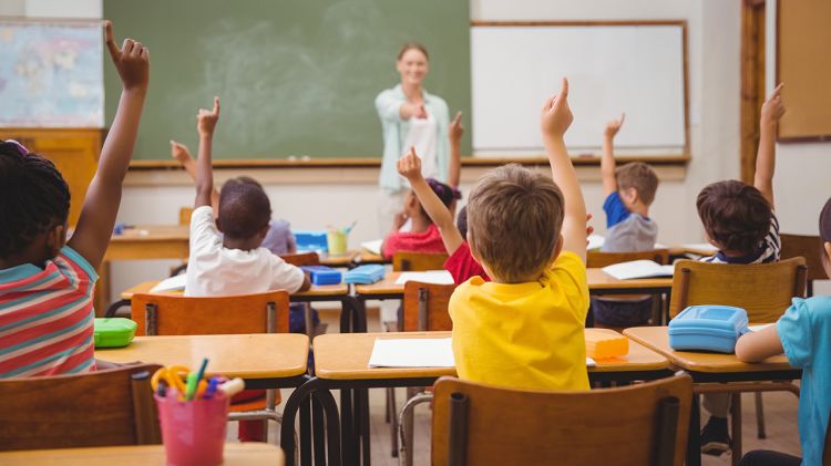 No dia marcado pelo Governo do Estado para a volta às aulas presenciais em Minas Gerais, professores convocam greve geral