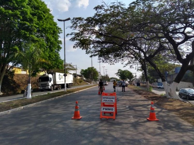 PM realizou blitz em Pará de Minas para reprimir o transporte clandestino de passageiros no município