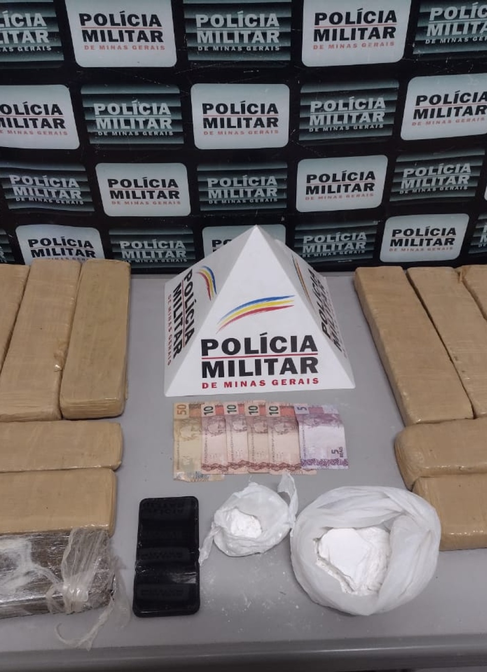 Dupla é presa no bairro Cores de Minas suspeita de envolvimento com o tráfico de drogas