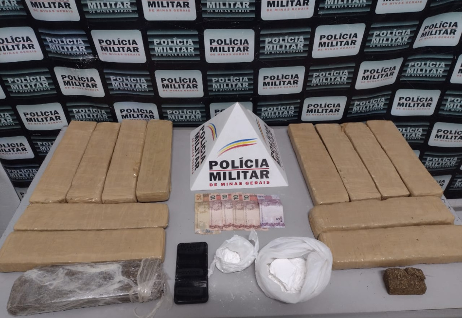 Dupla é presa no bairro Cores de Minas suspeita de envolvimento com o tráfico de drogas