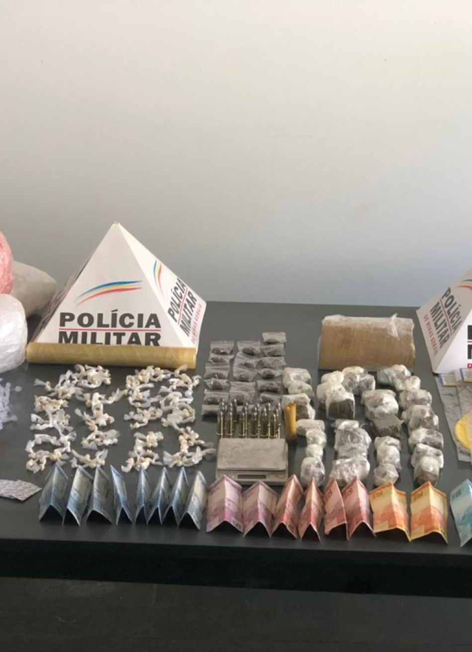PM apreende 198 pedras de crack, porções e tabletes de maconha e munições com quatro suspeitos de tráfico em Papagaios
