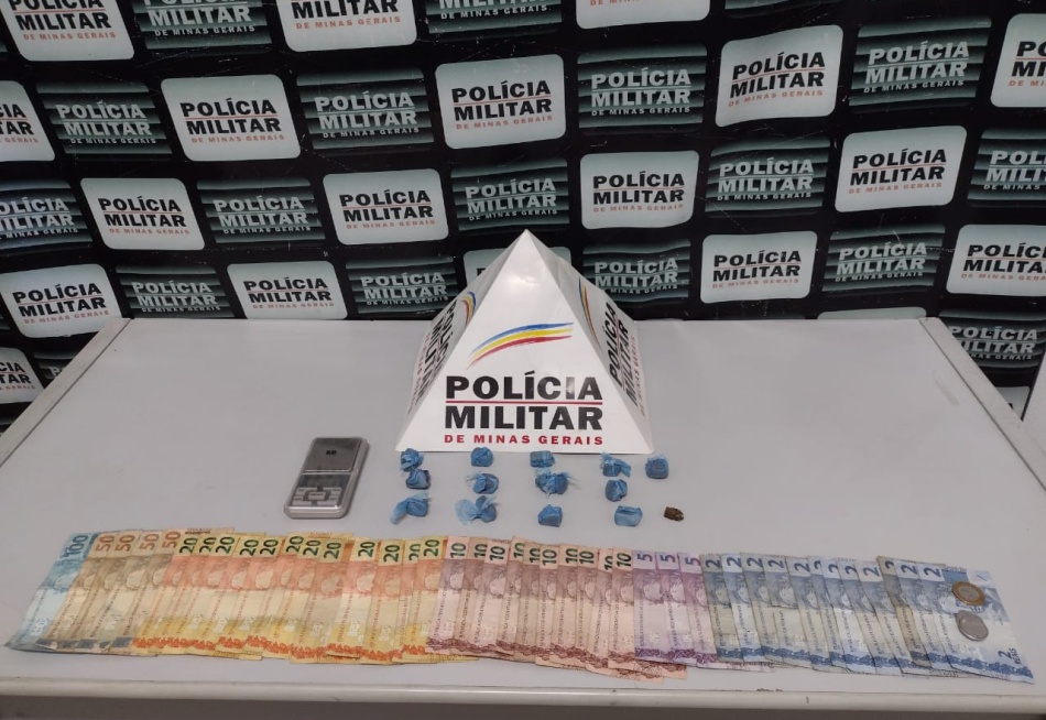 Menor é preso no bairro Santos Dumont com 13 buchas e uma porção de maconha