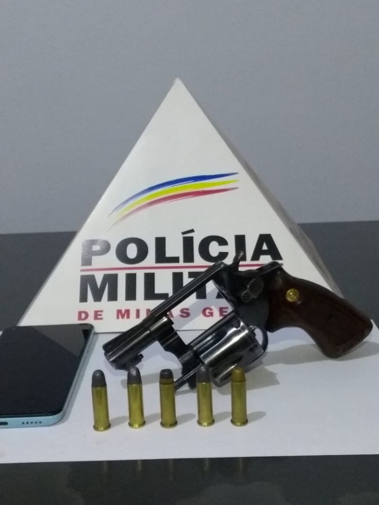 Rapaz é preso em Papagaios por porte ilegal de arma de fogo