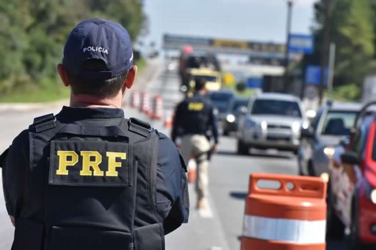 Operação Carnaval da PRF já flagrou 121 motoristas bêbados em rodovias federais que cortam Minas Gerais