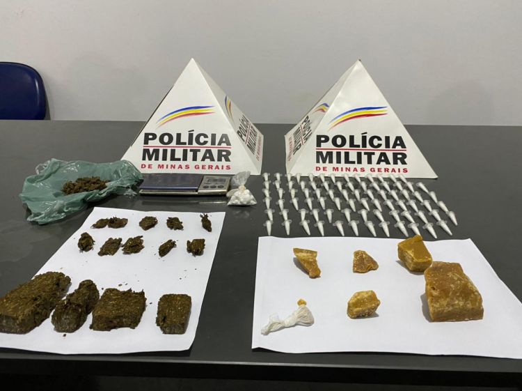 Dupla é detida pela Polícia Militar em Papagaios acusada de tráfico de drogas