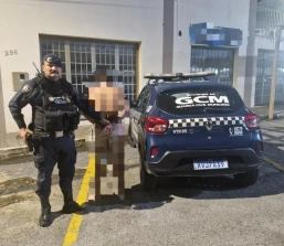 Homem é preso após agredir companheira com uso de cão em Nova Serrana