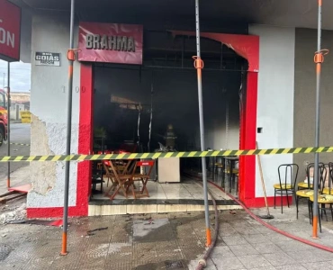 Incêndio atinge bar no bairro Santo Antônio, em Divinópolis