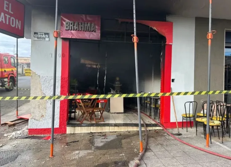Incêndio atinge bar no bairro Santo Antônio, em Divinópolis