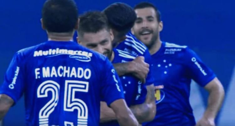 Cruzeiro goleia o Brasil de Pelotas, sobe quatro posições na tabela e fica a oito pontos do G4