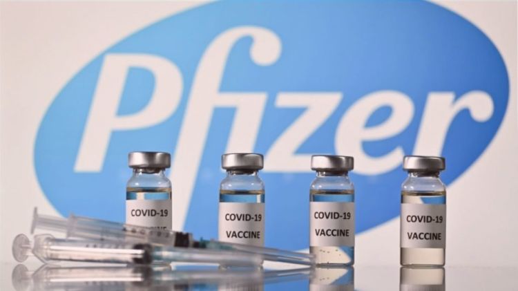 farmacêuticas Pfizer e BioNTech anunciaram que a vacina em desenvolvendo contra o coronavírus tem 94% de eficácia entre pessoas com mais de 65 anos