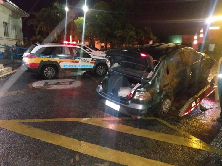 Militares de Pará de Minas e de Juatuba prendem autores de roubo em Nova Serrana e apreendem veículo