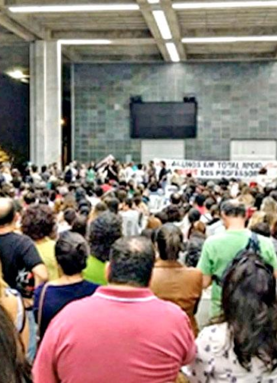 Professores da rede estadual de educação em Minas Gerais pretendem paralisar nesta terça-feira as suas atividades