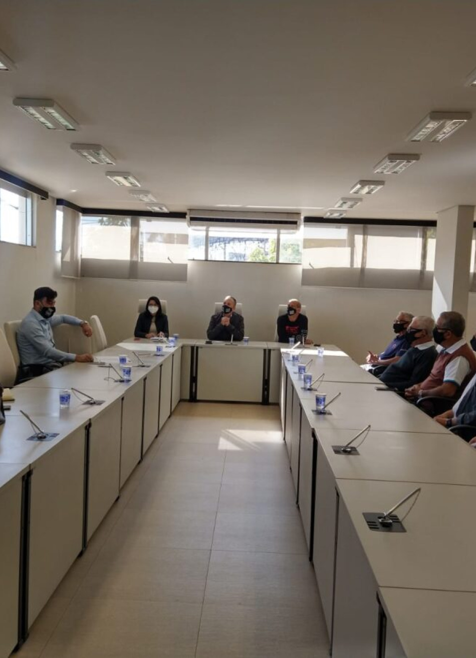 Reunião na Câmara Municipal discutiu avanços nas licitações públicas em Pará de Minas