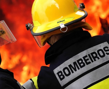 Incêndio em fábrica de componentes de calçados em Nova Serrana mobilizou o Corpo de Bombeiros nessa terça-feira