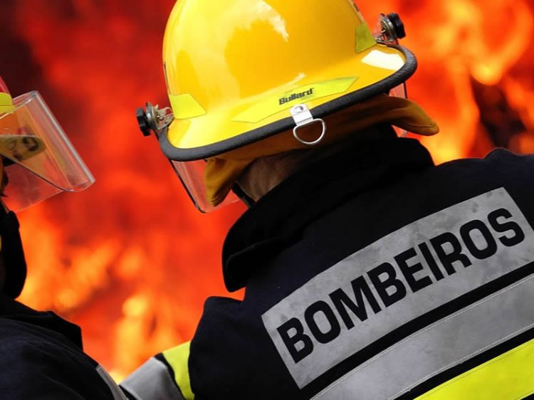 Incêndio em fábrica de componentes de calçados em Nova Serrana mobilizou o Corpo de Bombeiros nessa terça-feira