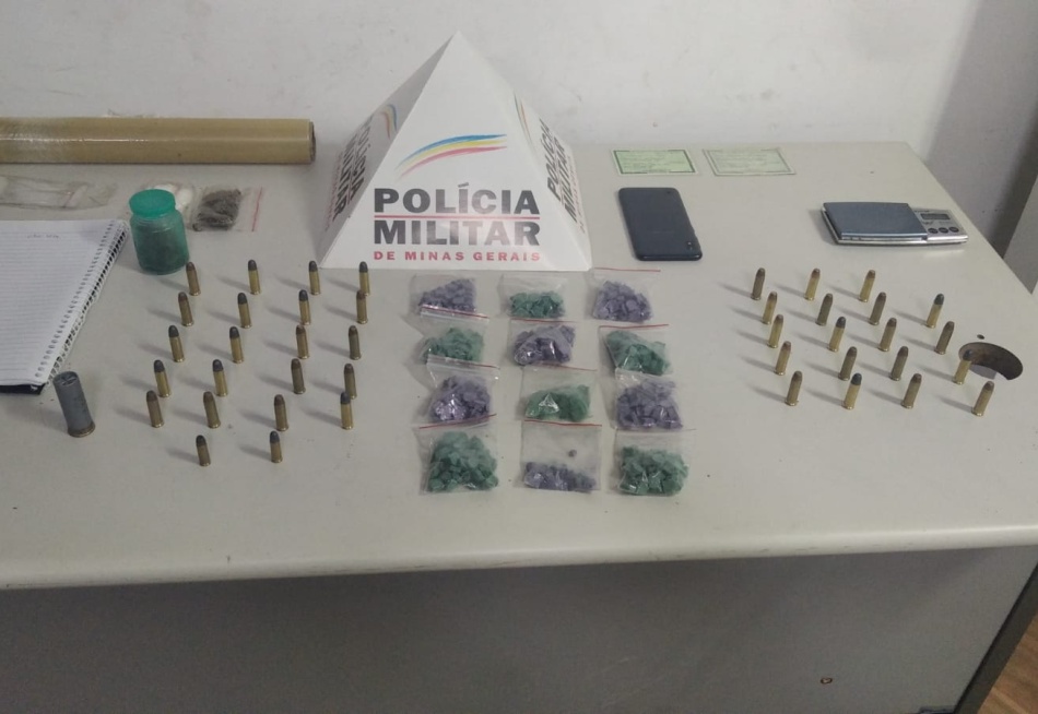 Polícia Militar faz grande apreensão de drogas em Nova Serrana