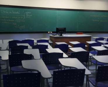 Volta às aulas na rede estadual está confirmada para o dia 7 e governo orienta pais e responsáveis sobre urgência das crianças tomarem a primeira dose da vacina contra a Covid-19