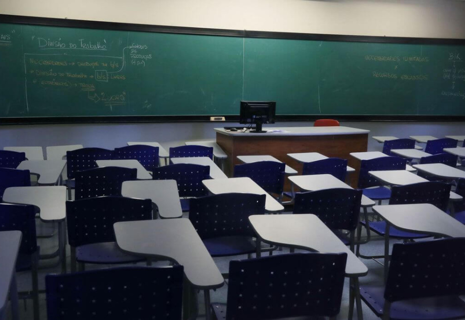 Volta às aulas na rede estadual está confirmada para o dia 7 e governo orienta pais e responsáveis sobre urgência das crianças tomarem a primeira dose da vacina contra a Covid-19