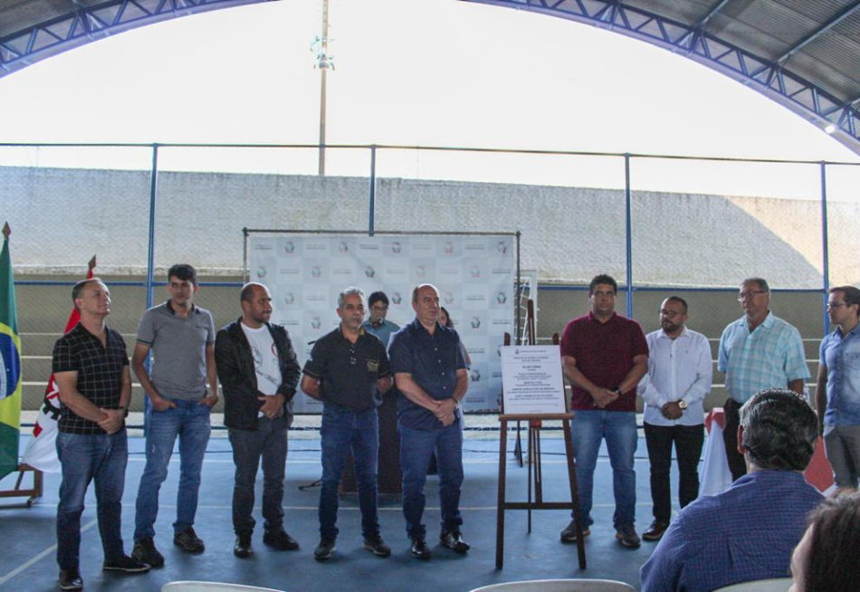 QUADRA POLIESPORTIVA É REINAUGURADA NO BAIRRO SANTOS DUMONT
