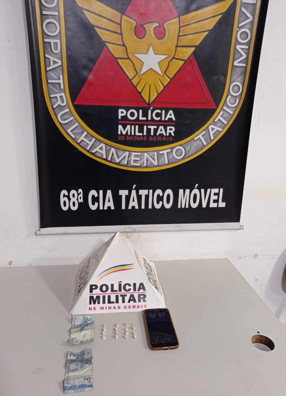 Homem é preso com 16 pedras de crack em Nova Serrana