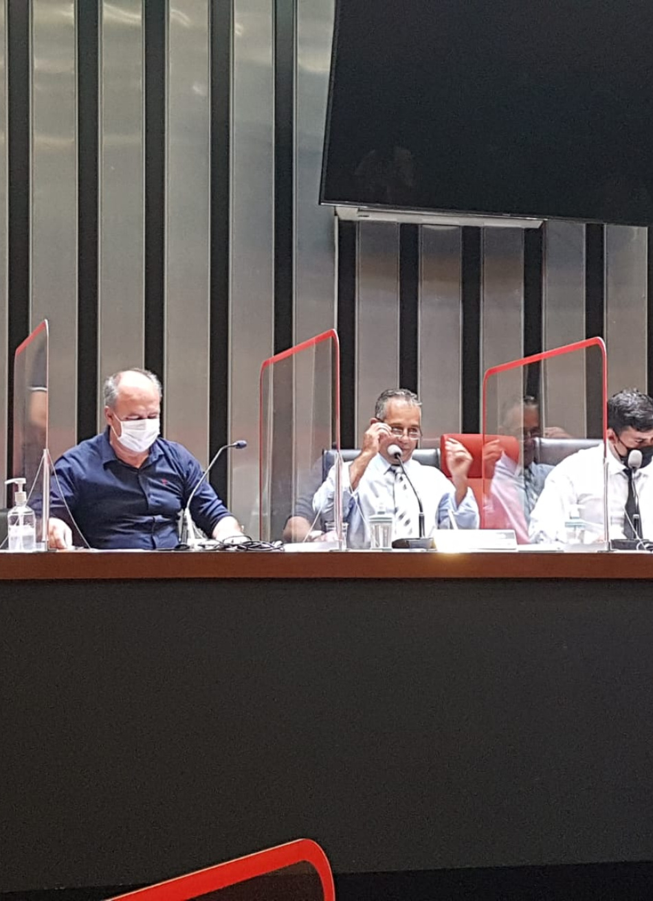 Prefeito comentou em reunião na Câmara Municipal sobre problemas burocráticos que atrapalham obras em Pará de Minas
