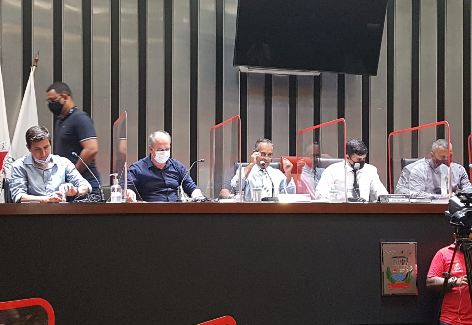 Prefeito comentou em reunião na Câmara Municipal sobre problemas burocráticos que atrapalham obras em Pará de Minas