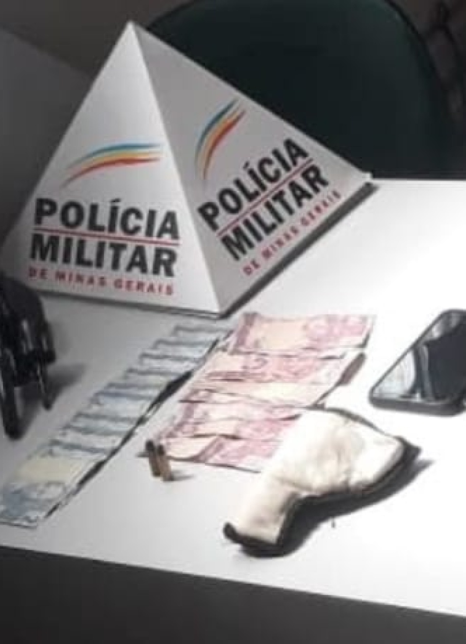 Adolescente acusado de envolvimento no roubo a um motorista de aplicativo é preso em motel com a namorada em Divinópolis